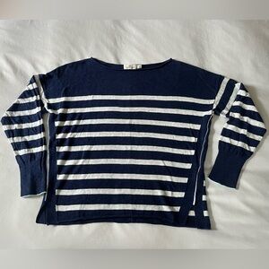 Preowned Women’s Vineyard Vines cotton/linen blend top. Size medium.